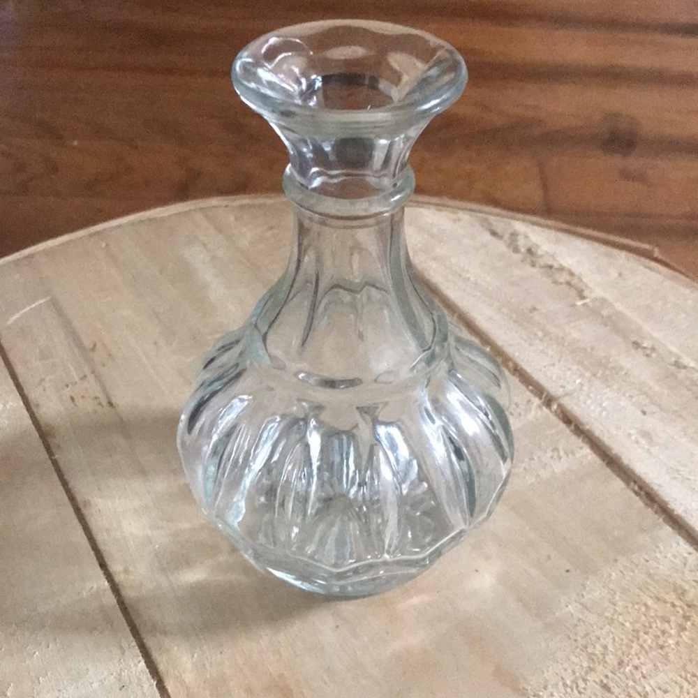 Glass crystal bud stem vase genie